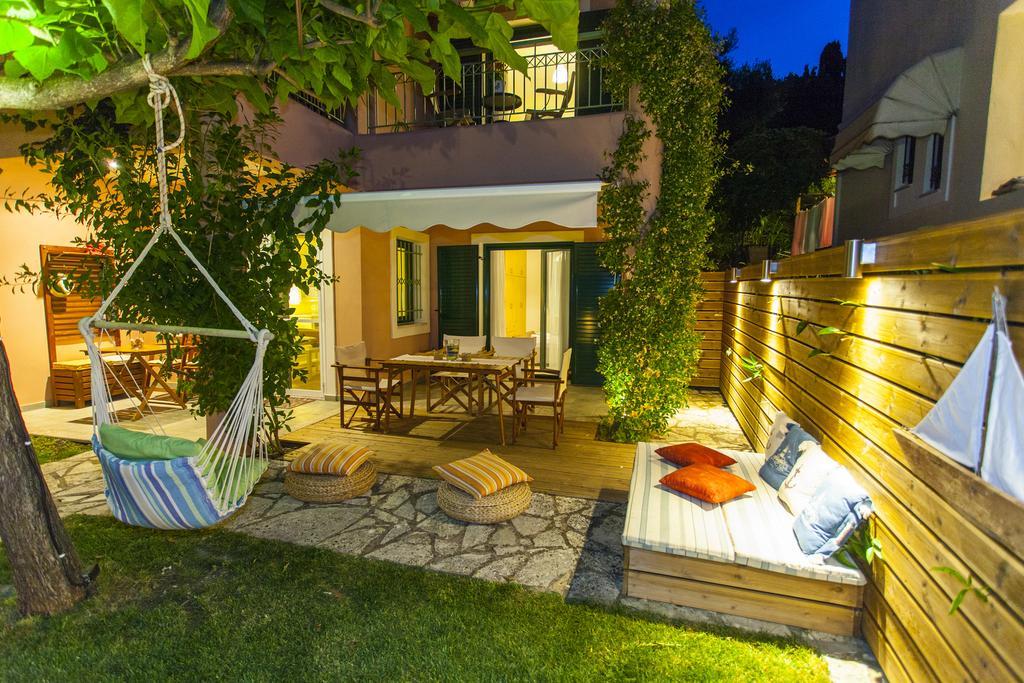 Apartment In Villa Rosebud Nikiana Exterior foto